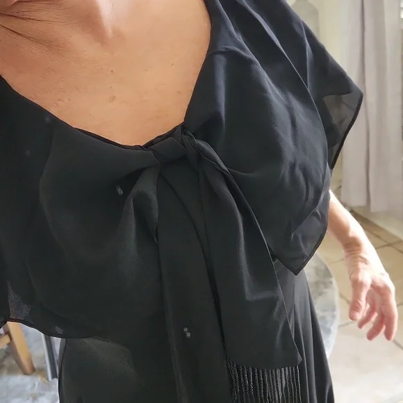 Liz Claiborne $5 - Picture 3 of 10